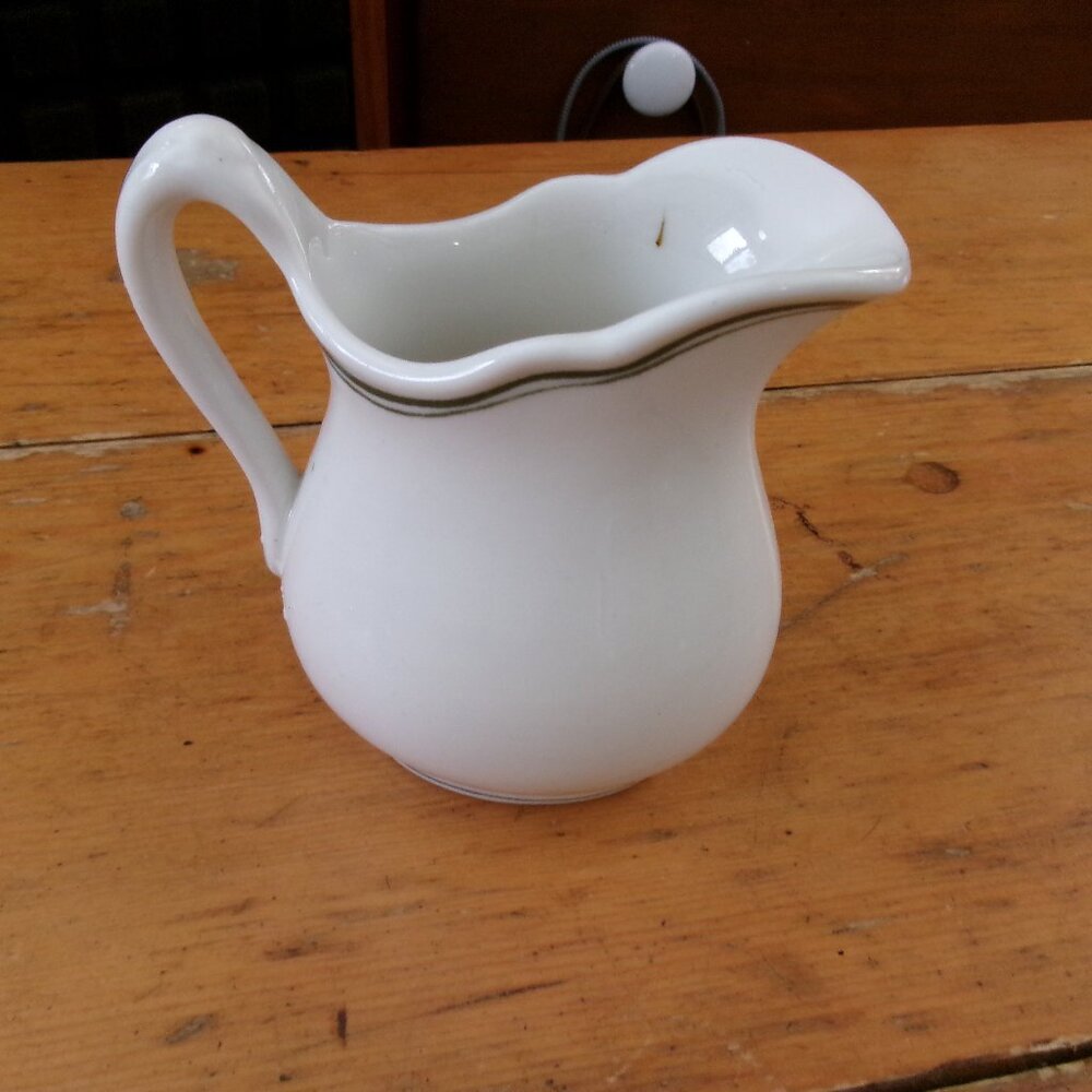 vtg 1942 Warwick dated stamped bottom Diner restaurant ware creamer